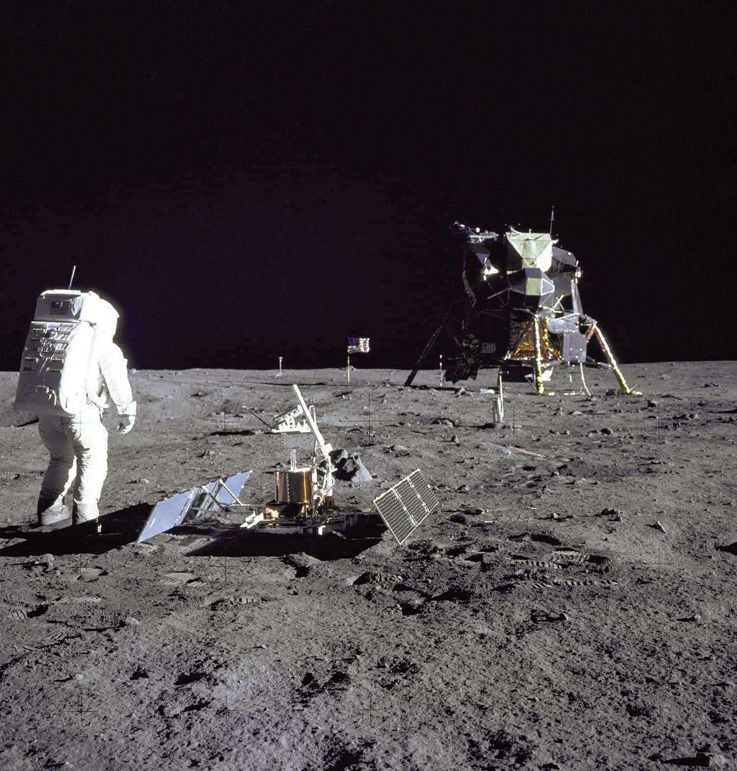 31 Facts That Prove the Moon Landing Wasn&#8217;t a Hoax