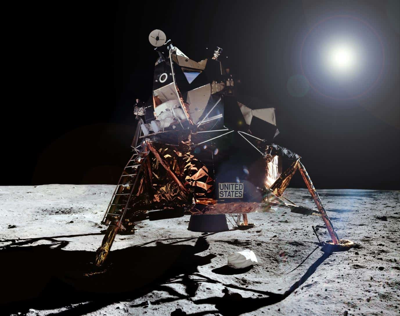 31 Facts That Prove the Moon Landing Wasn&#8217;t a Hoax