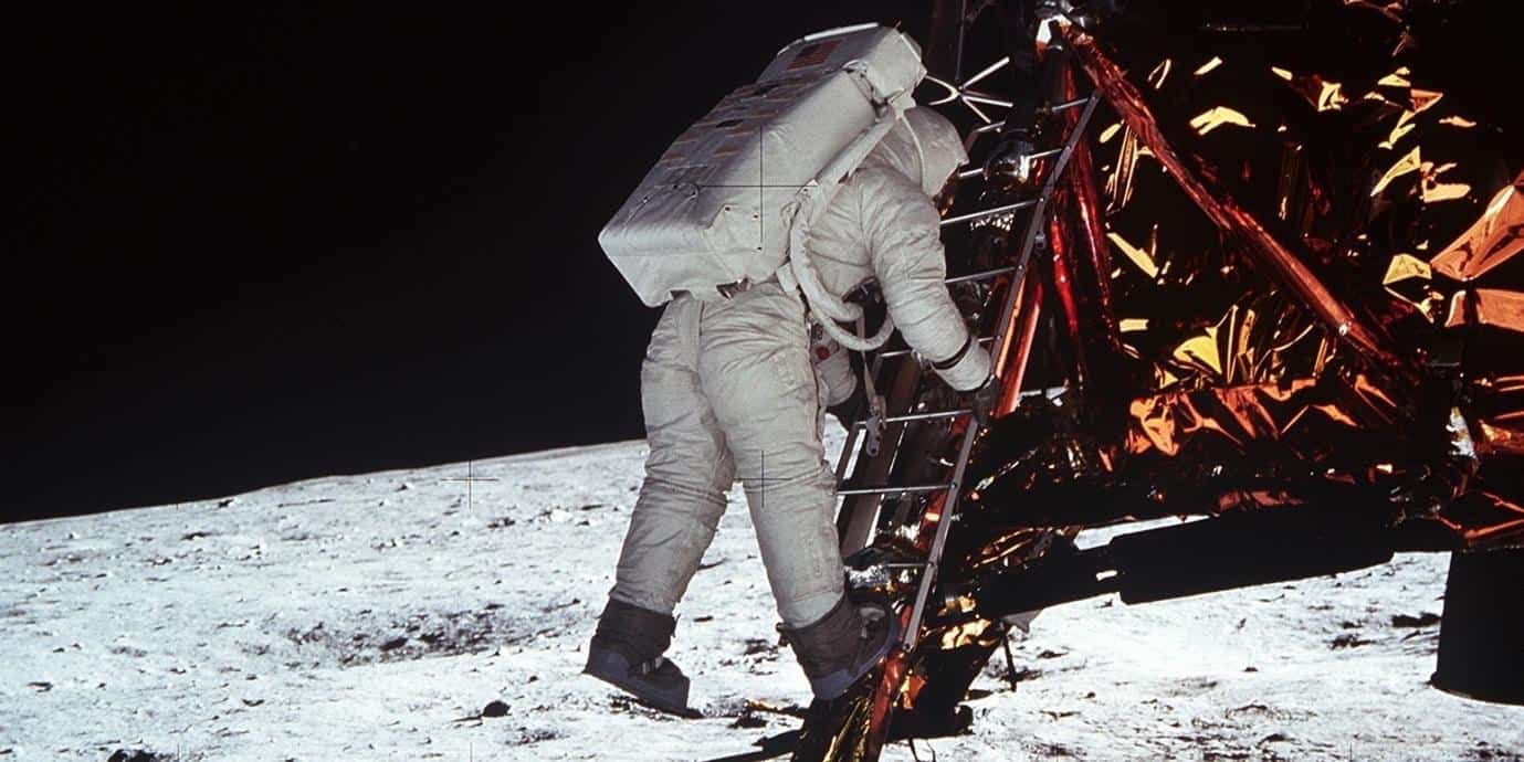 31 Facts That Prove the Moon Landing Wasn&#8217;t a Hoax