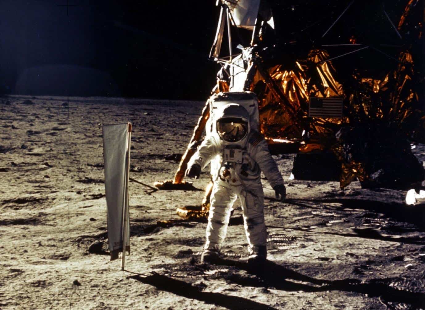 31 Facts That Prove the Moon Landing Wasn&#8217;t a Hoax